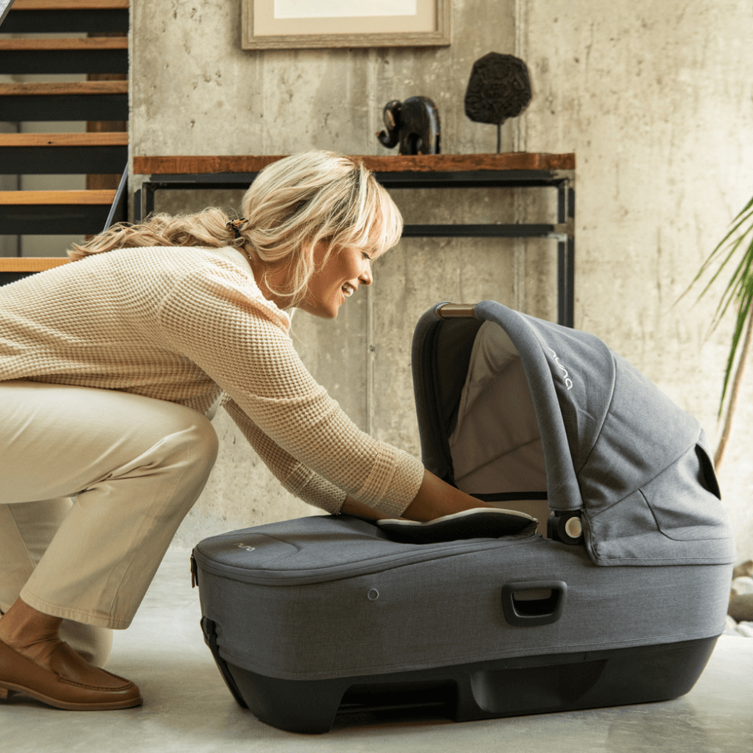 Nuna Cari NEXT Lay Flat Car Carrycot - Caviar